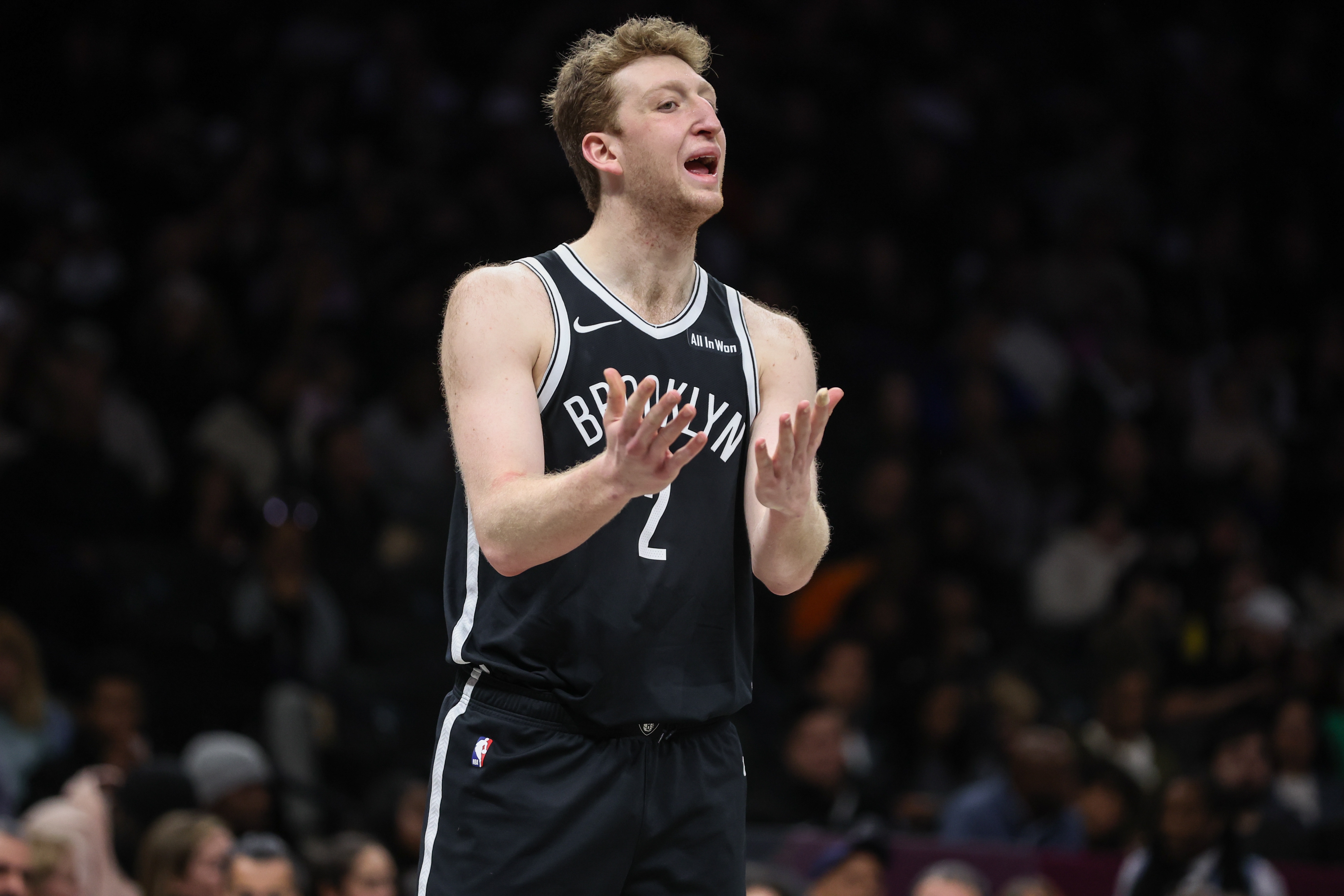 开云app-一通乱战！曼恩反击被追身大帽 沃尔夫补篮还被帽&amp;再次放篮才进