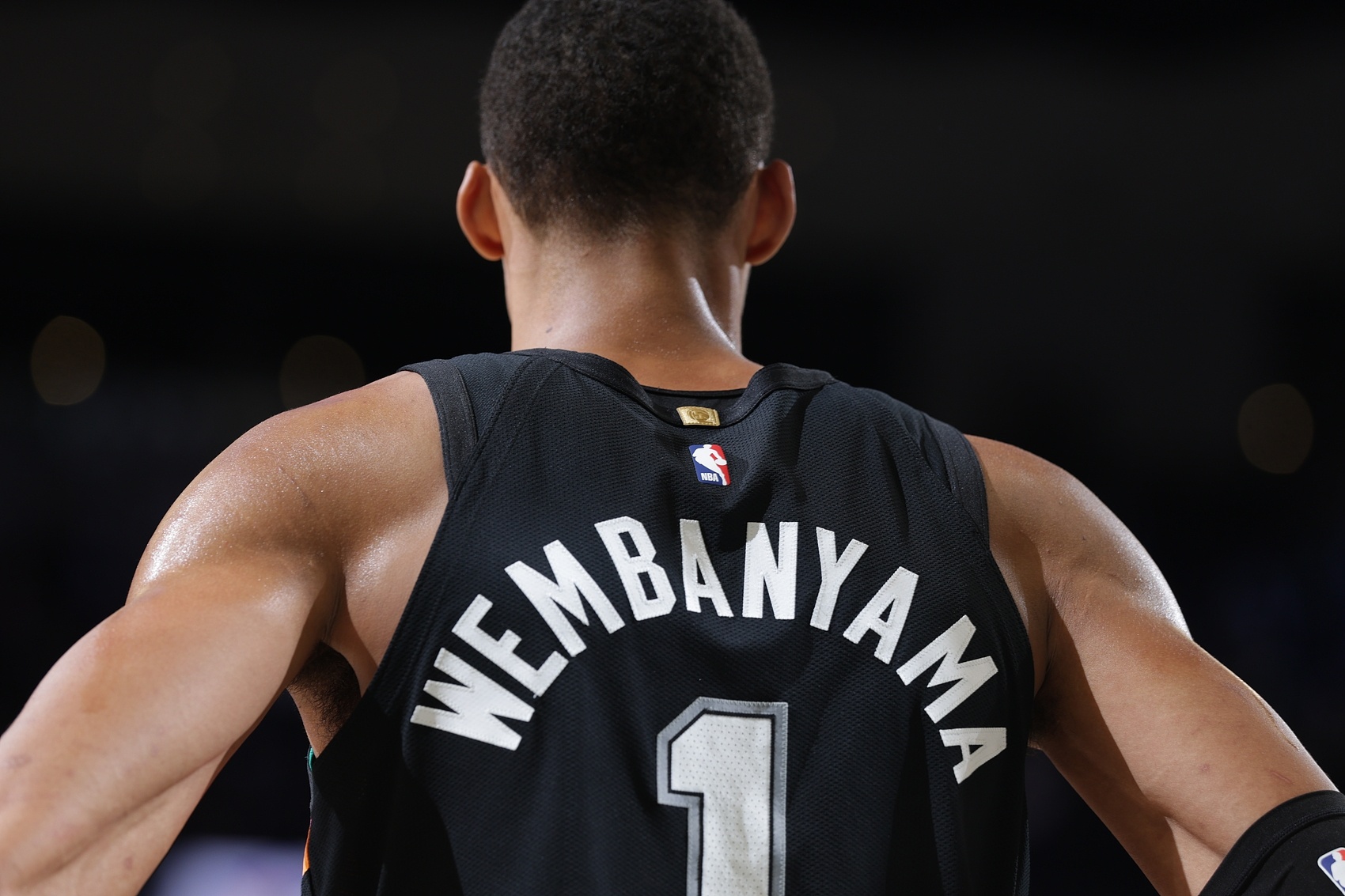 开云-弗莱：文班足够年轻且迅速改变了球队文化 我支持他拿MVP